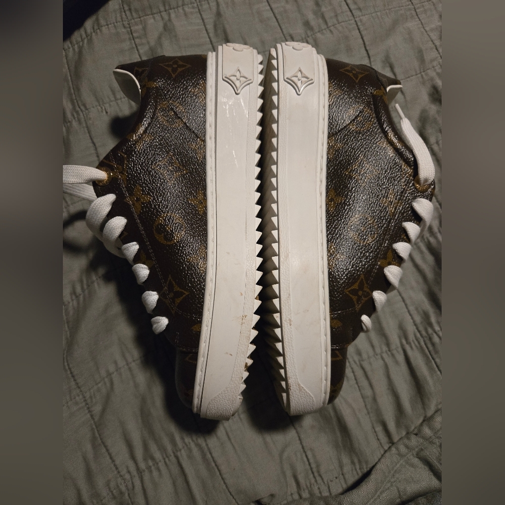 Louis Vuitton Monogram Time Out Sneakers - Picture 4 of 16